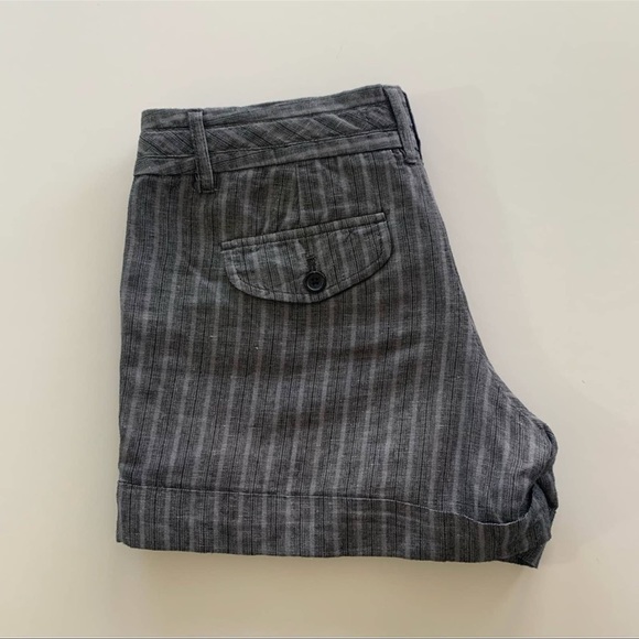 3. Banana Republic Low Rise Gray Striped Cuffed Shorts! Size 4P! - Picture 4 of 8